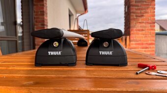 Predam stresne nosice Thule na Toyota Corolla combi - 2
