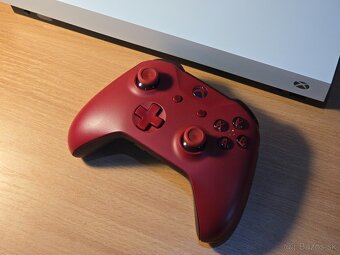 Xbox One X - 2