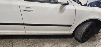 Dvere octavia 2 biela farba - 2