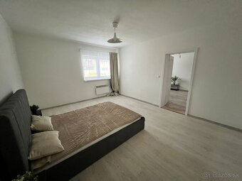 Investičný dom na prenajom s 2 bytmi, dobrá lokalita - 2