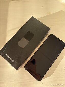 SAMSUNG GALAZY Z FLIP5 - 2