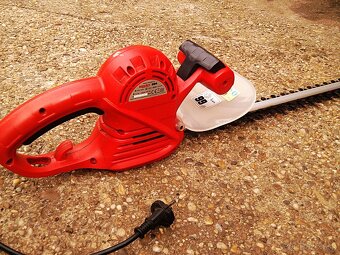 Predám elektrické nožnice na živý plot značky Hecht. - 2