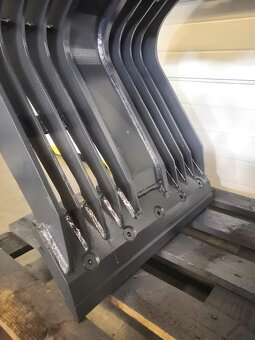 Demolačný drapák s rotátorom na bager 8-11 ton skladom - 2