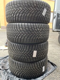Zimne ako nove Firestone Winterhawk 4 235/40R19 96V - 2