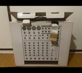 Mixážny pult Behringer MX802A - 2