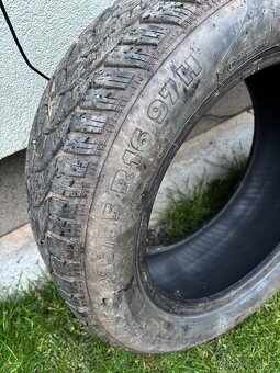 Pneu 215/55R16 - 2