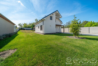 Bosen Realicity | Priestranný 5-izbový rodinný dom v Rajke - 2