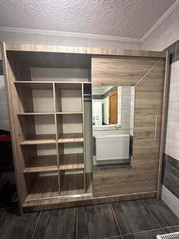 Šatníková skriňa - 2