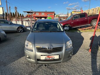 Toyota Avensis Combi 2.0 D-4D Sol - 2
