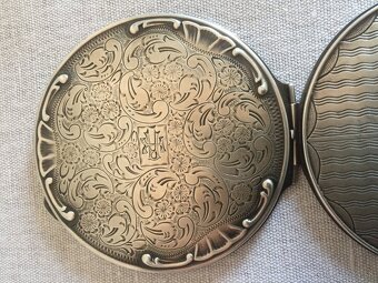 Strieborná pudrenka - 2