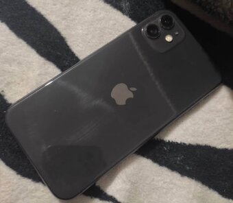 iPhone 11 128GB 77% batéria top Stav - 2