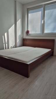 Predám drevenú posteľ - 2