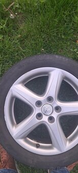Predám 4 gumy plus elektróny na nich 215/50R17 - 2