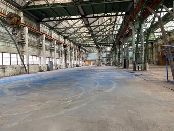 Výrobné a skladovacie priestory - 4000 m2 - 2