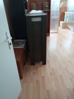 Drevenú skriňu - masív - 2