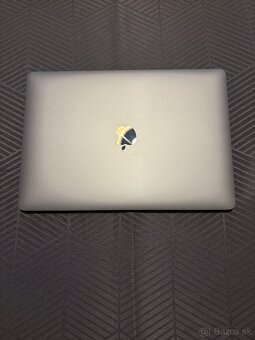 MacBook Air 13” (2020, Intel i3) – výborný stav - 2