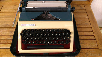 Predám písací stroj DARO Erika - 2