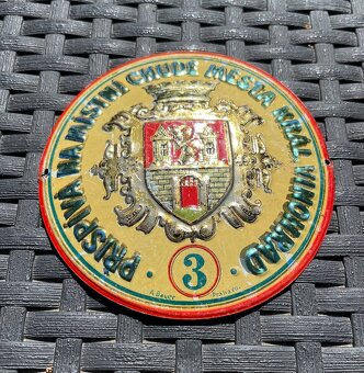 Stará plechová cedule ŽEBRAČENKA přispívá na místní chudé - 2