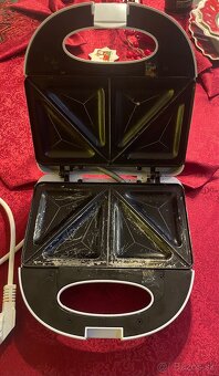 Toustovač plne funčný - 2