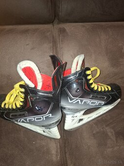 Predam hokejove korcule - 2