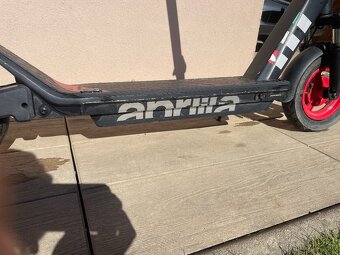 Predam apriliu kolobešku eSR2 - 2