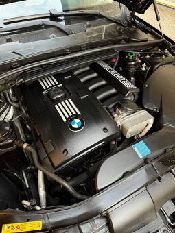 BMW 325i ixdrive - 2