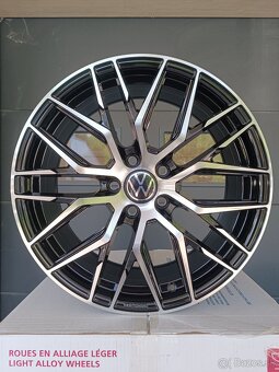 MAM RS4 R18 - 2
