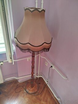 kuchynské stoličky, stolík, lampa - 2