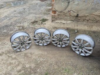 Liatinové kolesá a kamera do autá - 2