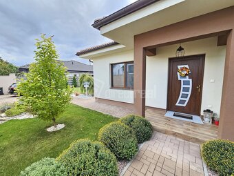 Moderný 4 izbový bungalov s krásnym pozemkom, tichá l… - 2