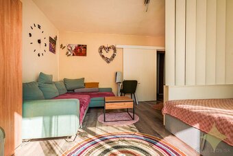 Na predaj, 3 izbový zrekonštruovaný byt s garážou, Ilija - 2