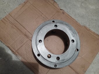 Príruba na 250 skľučovadlo. - 2