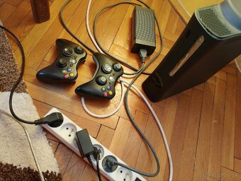 Predám Xbox 360 konzolu - 2