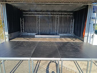 Pojazdné pódium - 2