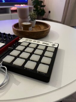 Akai MPk mini 2GEN IK Multimedia iRig Pads - 2