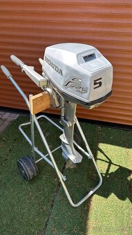 Predam zavesny lodny motor Honda 5 HP v dobrom stave štartuj - 2
