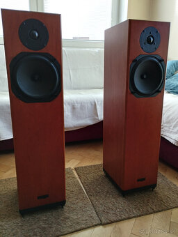 Rega Jura - stlpove repro - 2