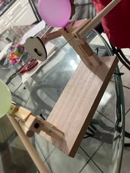 Drevená spoločenská hra – Šermiari s balónikmi - 2