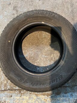 Pneu R16 215/65 Yokohama BluFarth-4S - 2