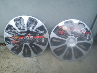 dve zabalené puklice 15" zn. 4 racing - 2