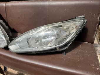 Ford c max predne svetla - 2