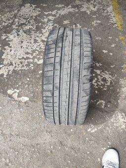 Predám 225/40r18 - 2