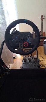 Volant Logitech G29 plus sedačka - 2