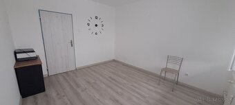 Ponúkame na predaj 2 izbový byt v Brezovej pod Bradlom - 2