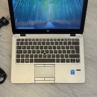 HP EliteBook 820 - 2