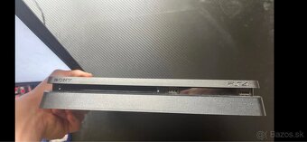 🎮 PS4 Slim 500GB + 2 ovládače + Gran Turismo 7 + FIFA 23 - 2