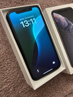 iPhone XR 64GB - 100% batéria - 2