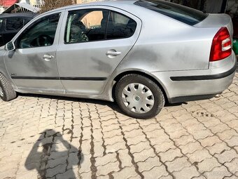 Predám na náhradné diely octavia 2 sedan - 2