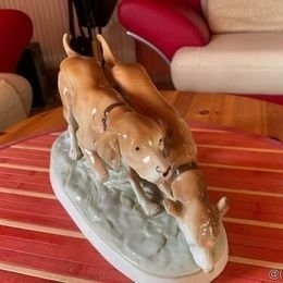 Značený figurálny porcelán Royal Dux- Polovnícke psy - 2