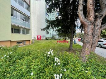 Moderná rekonštrukcia kúpeľne, kuchyne - 2izb na SIII. - s v - 2
